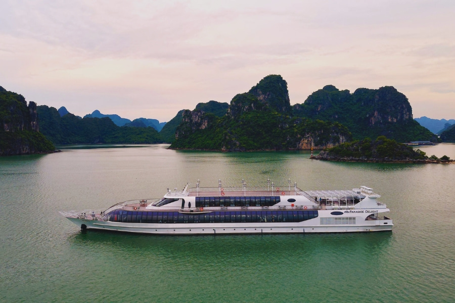 Paradise Delight luxury cruise sailing Halong Bay Day Cruises with Auasia Travel